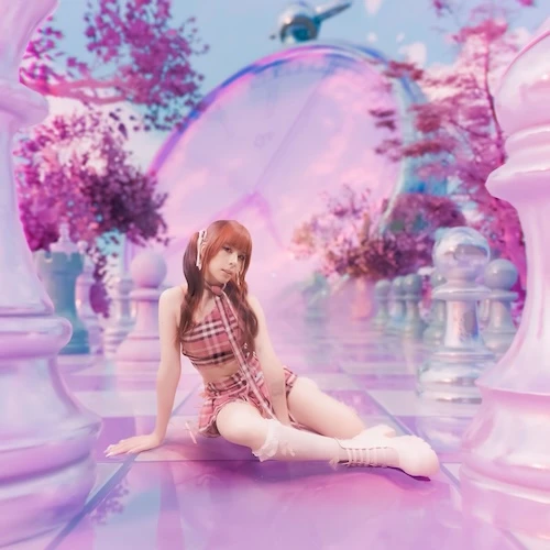 Portada de Easy Peasy: Lyv Marz sentada en un tablero de ajedrez rosa